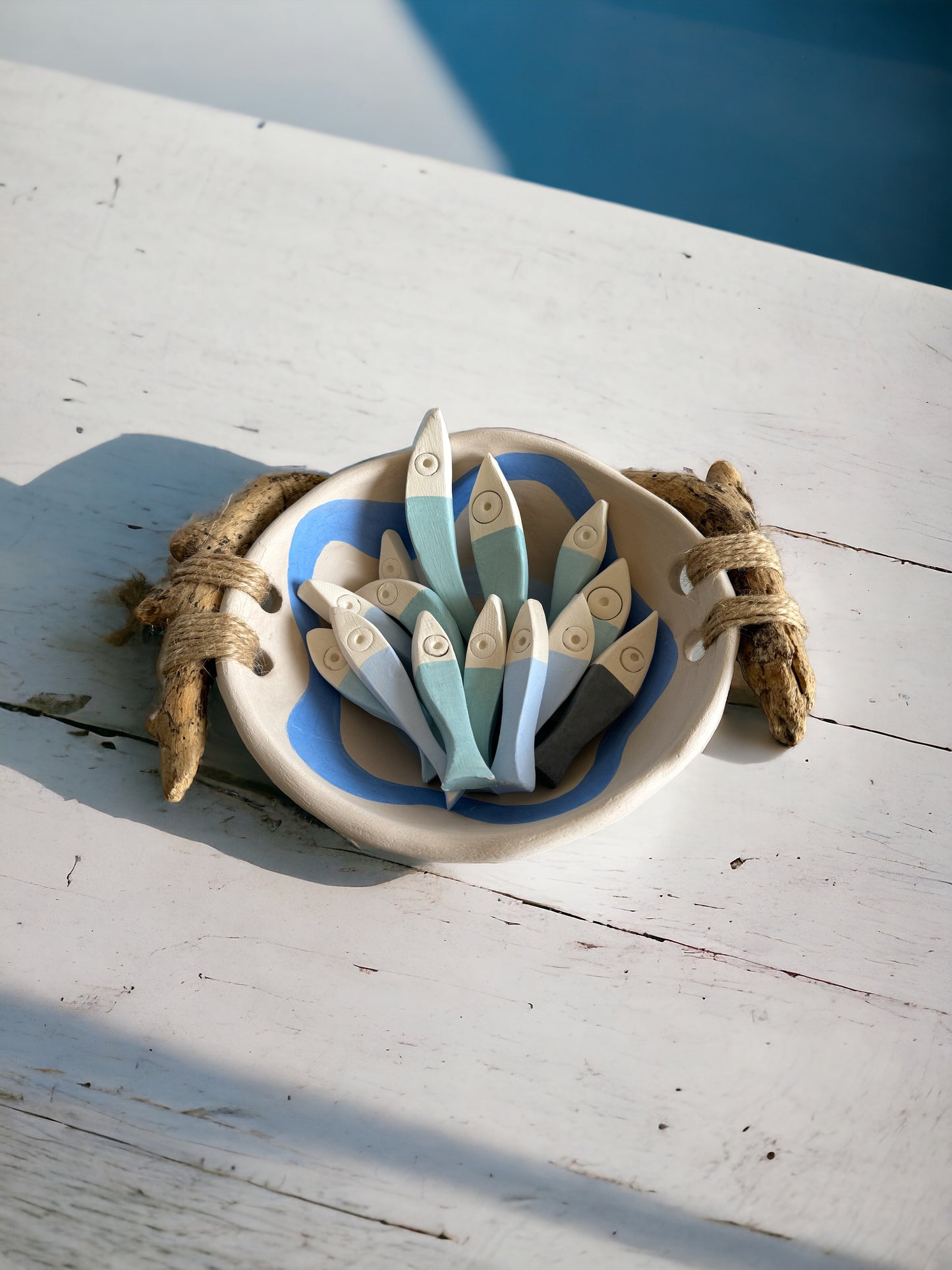 Ceramic bowl with drift woods