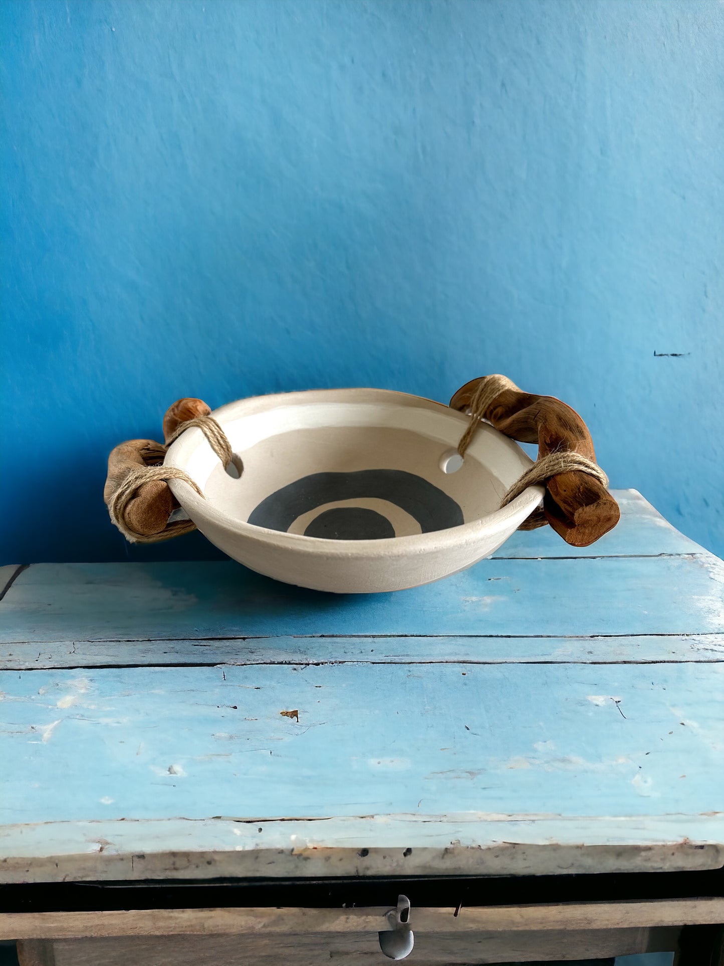 Ceramic bowl with drift woods