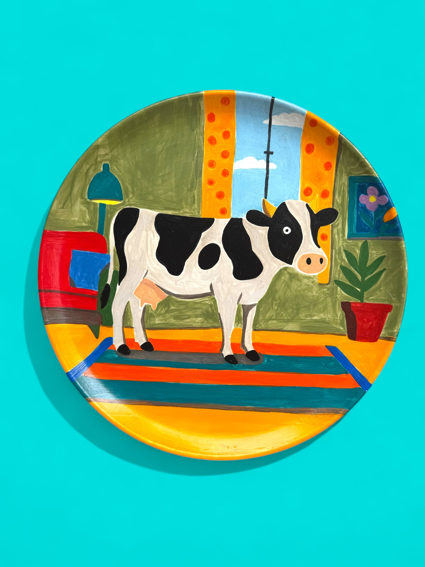 Cow in the Kitchen Big Round Plate