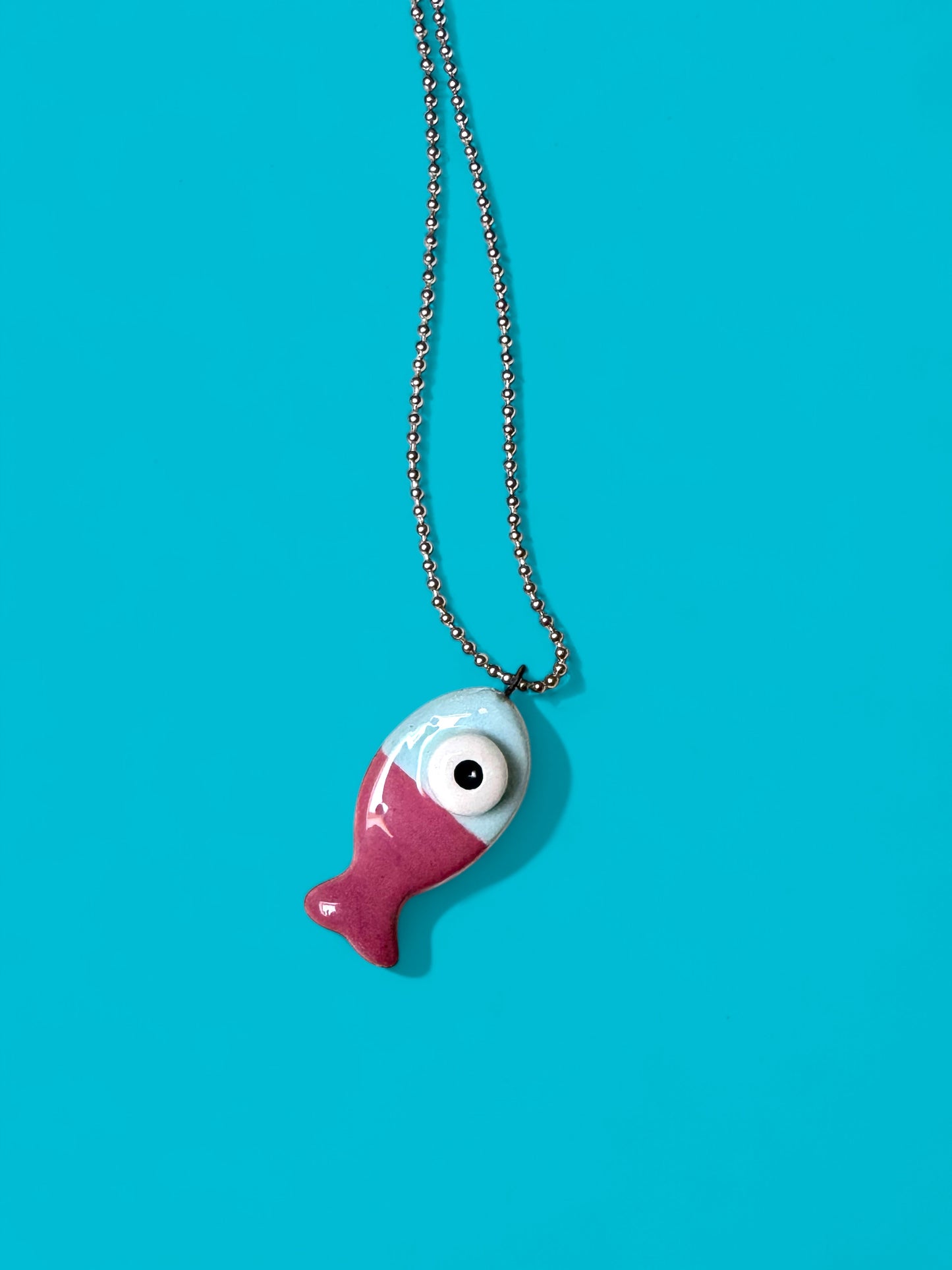 Ciondolo a forma di pesce in ceramica (con collana)