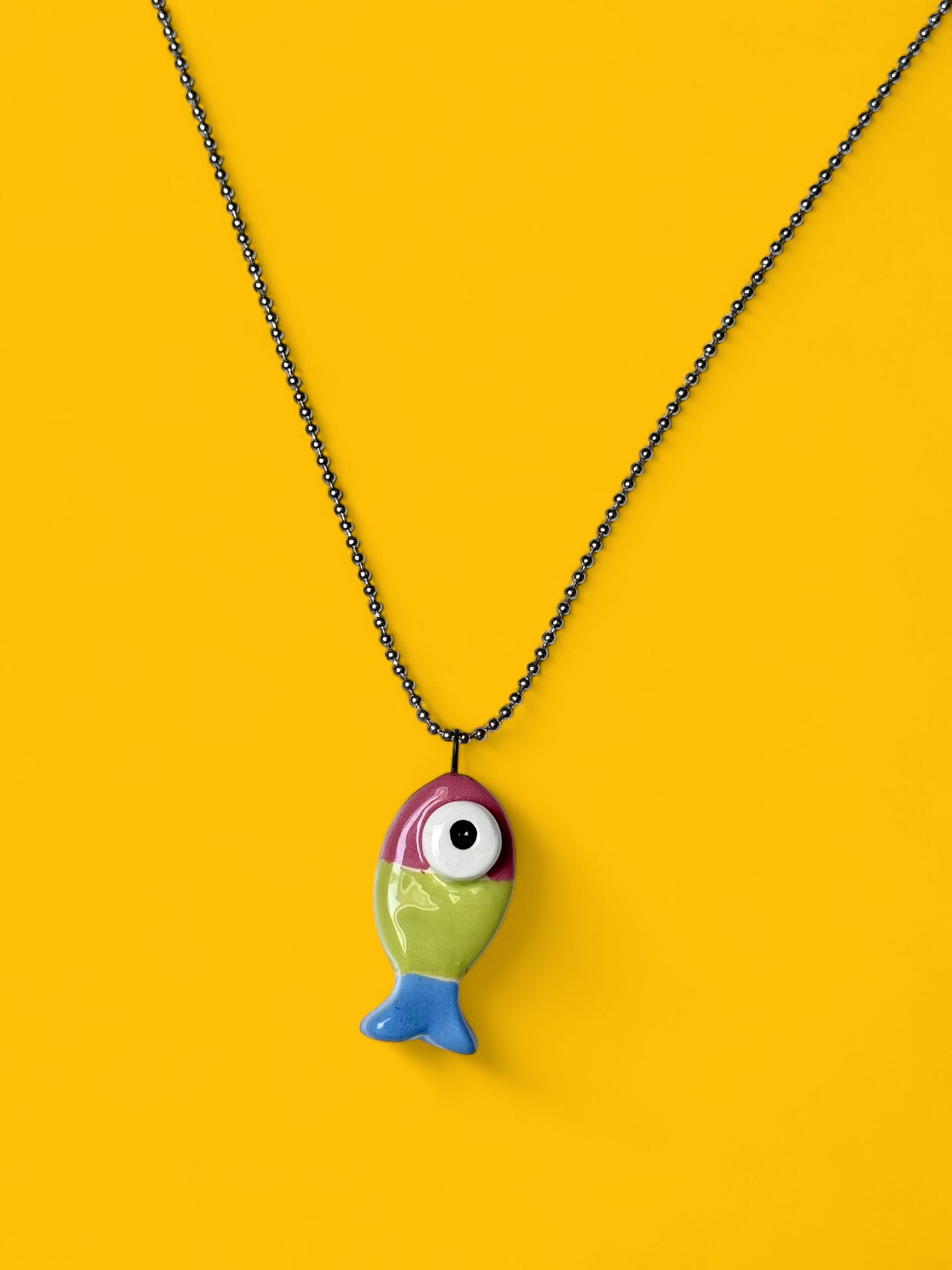 Ciondolo a forma di pesce in ceramica (con collana)