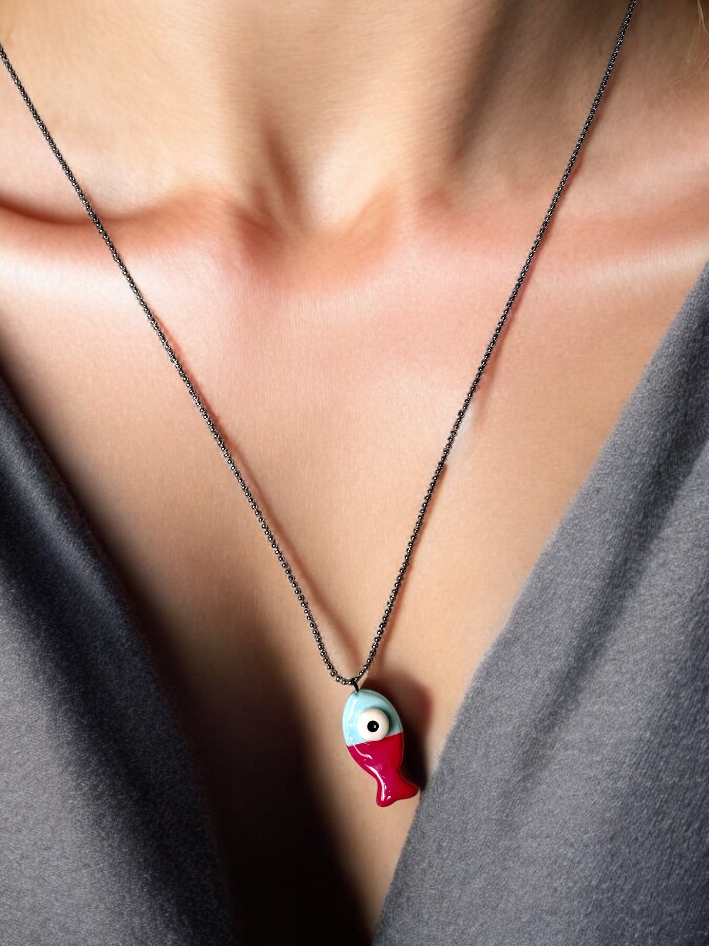 Ciondolo a forma di pesce in ceramica (con collana)