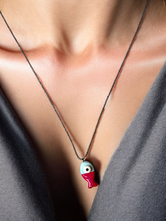 Ciondolo a forma di pesce in ceramica (con collana)