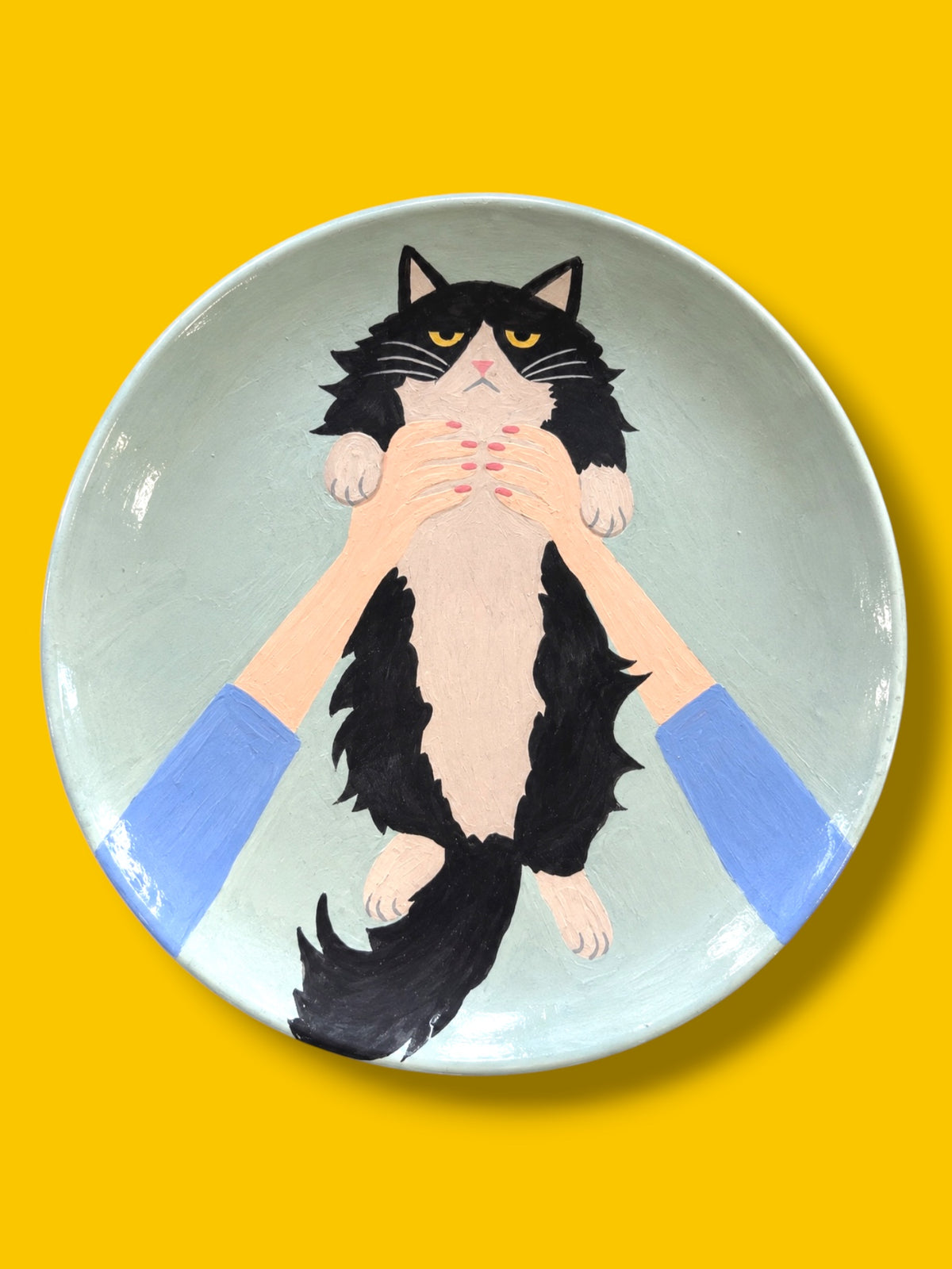 The Annoyed Cat Round Plate