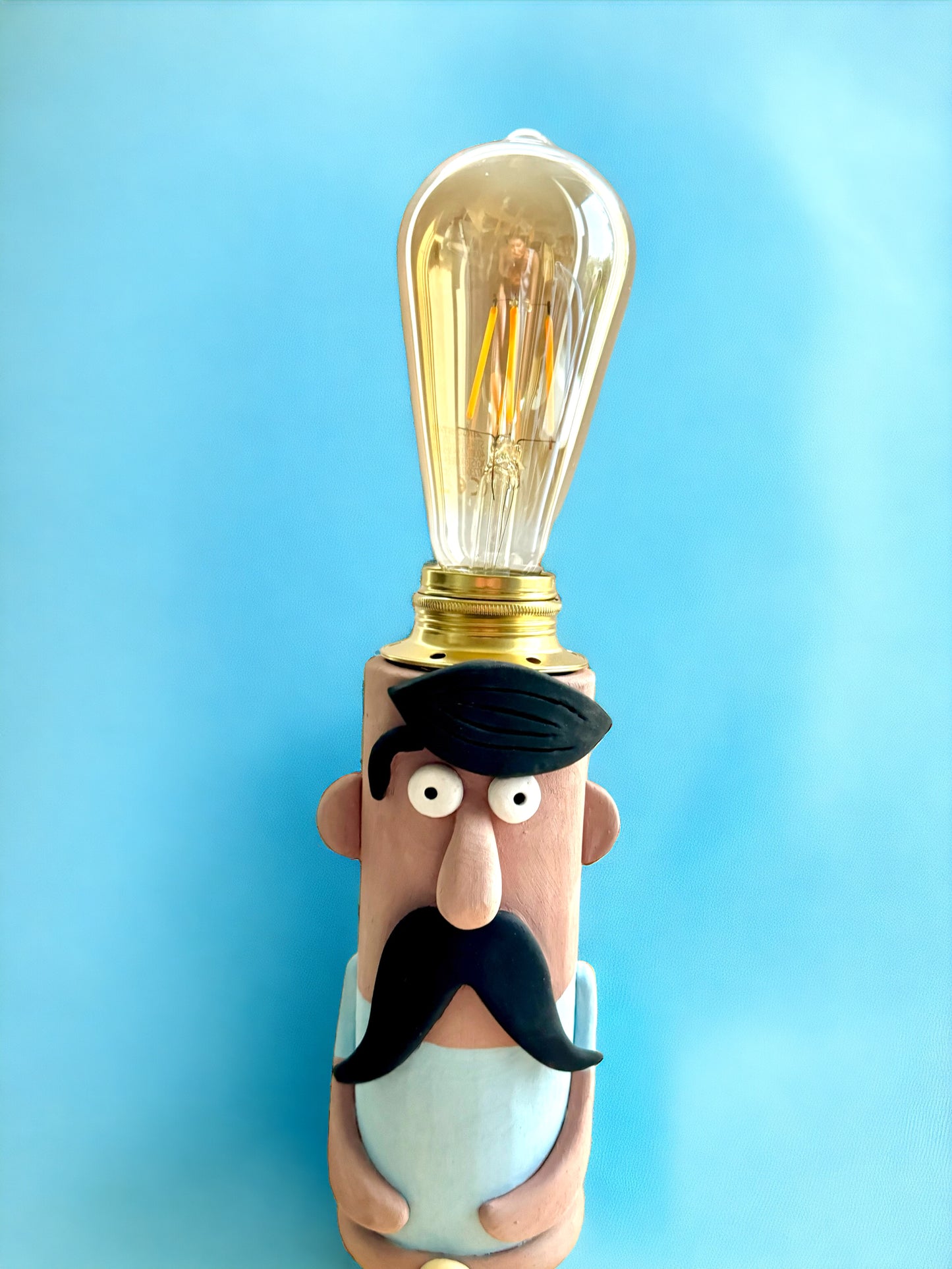 Lampada da ragazzo baffuto