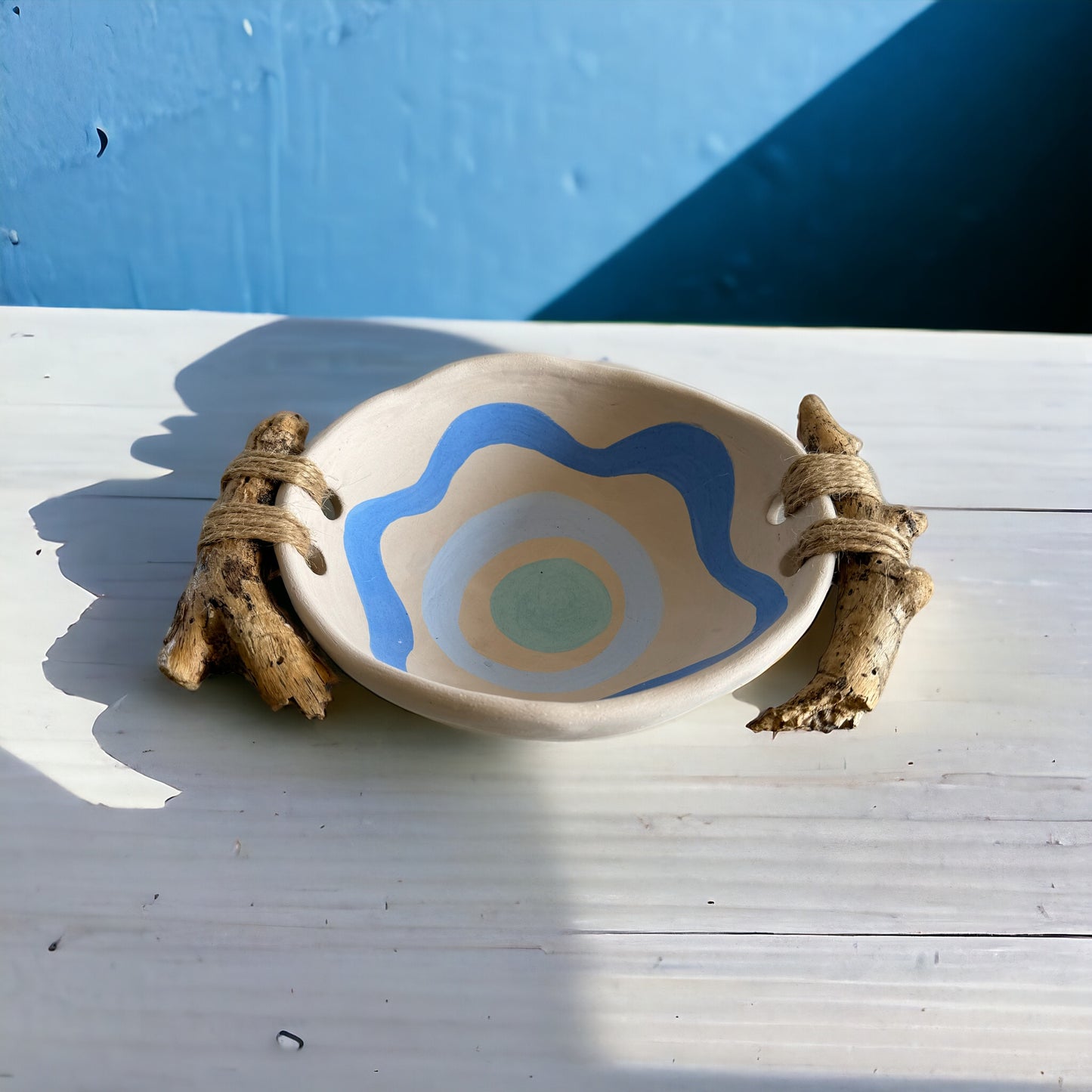 Ceramic bowl with drift woods