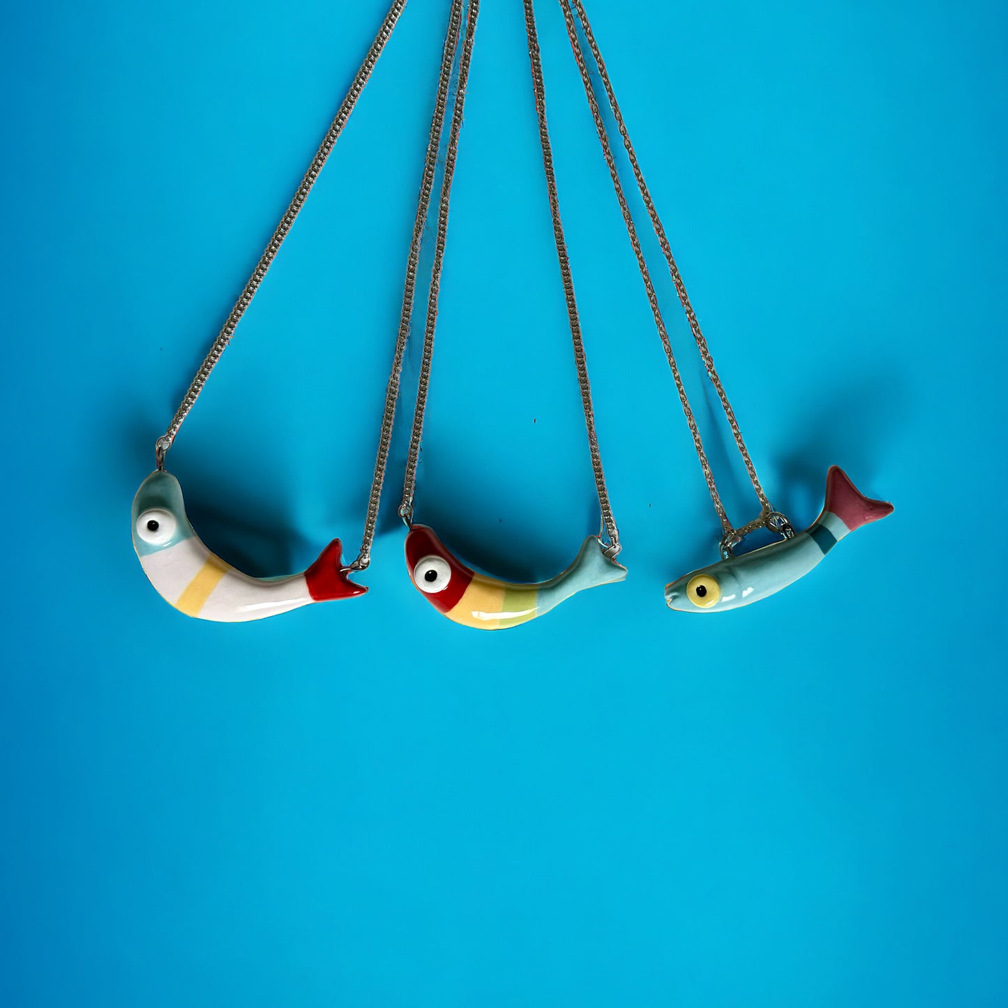 Ciondolo a forma di pesce in ceramica (con collana)