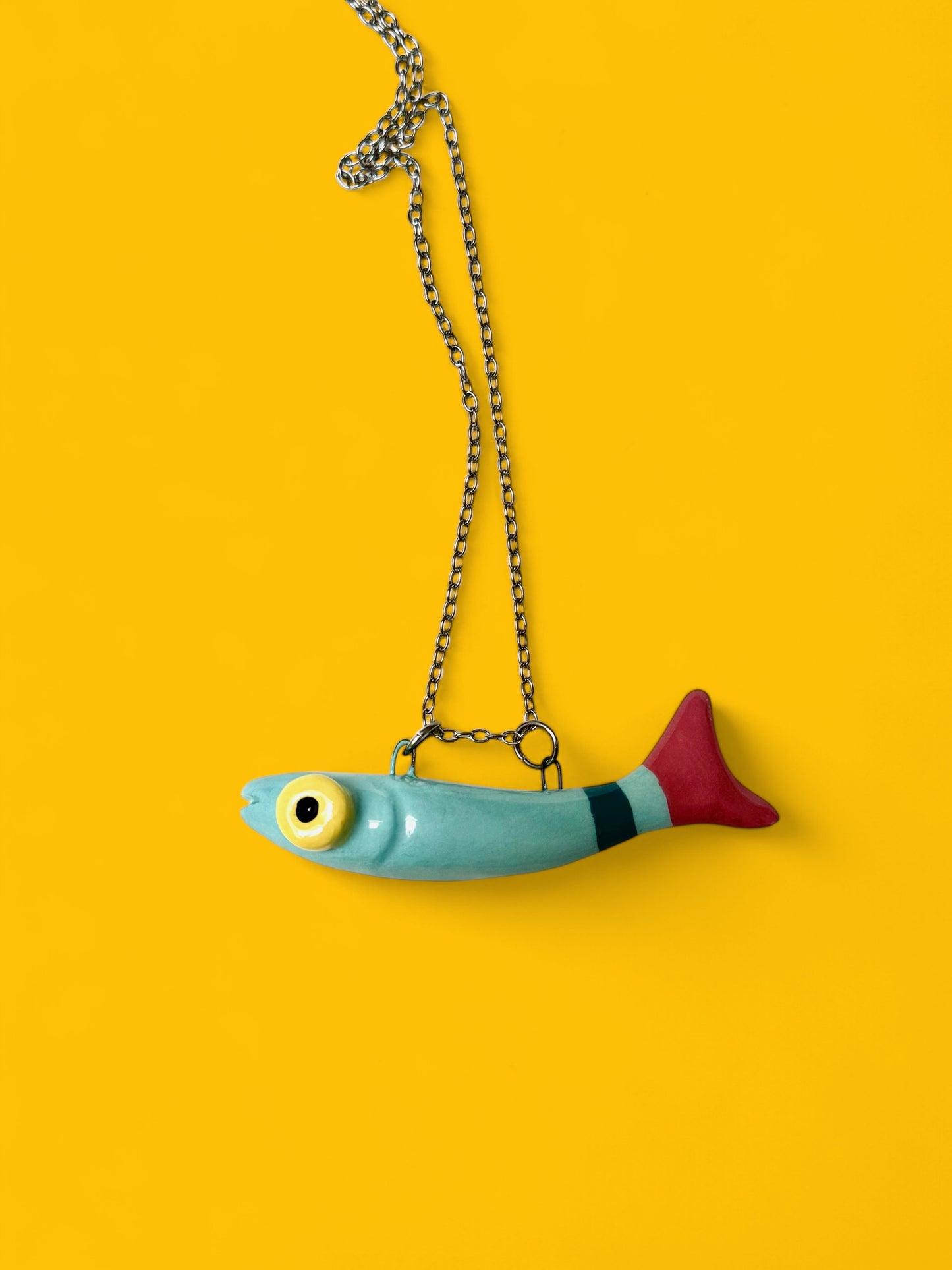 Ciondolo a forma di pesce in ceramica (con collana)