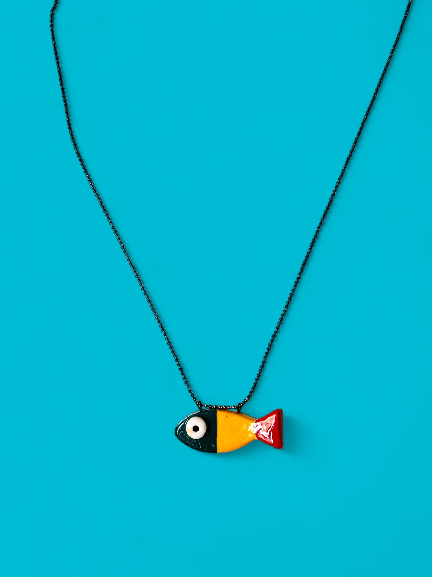 Ciondolo a forma di pesce in ceramica (con collana)