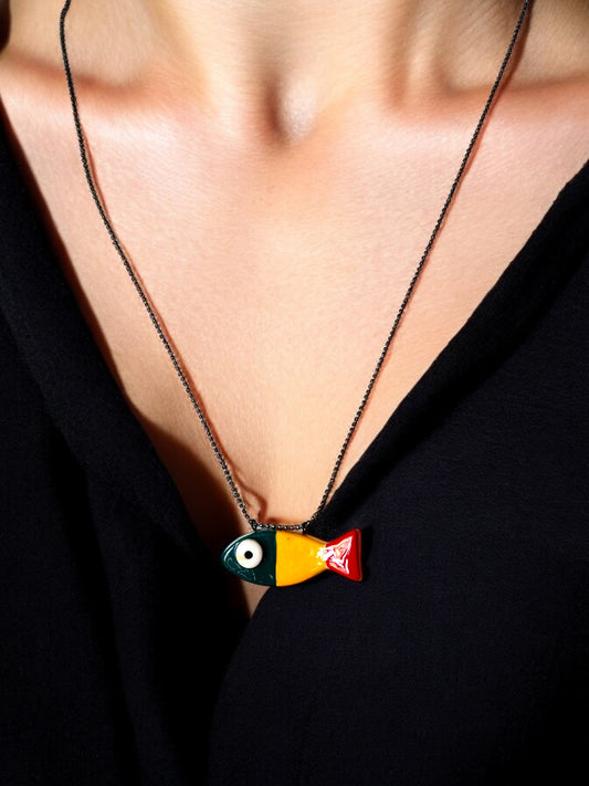 Ciondolo a forma di pesce in ceramica (con collana)